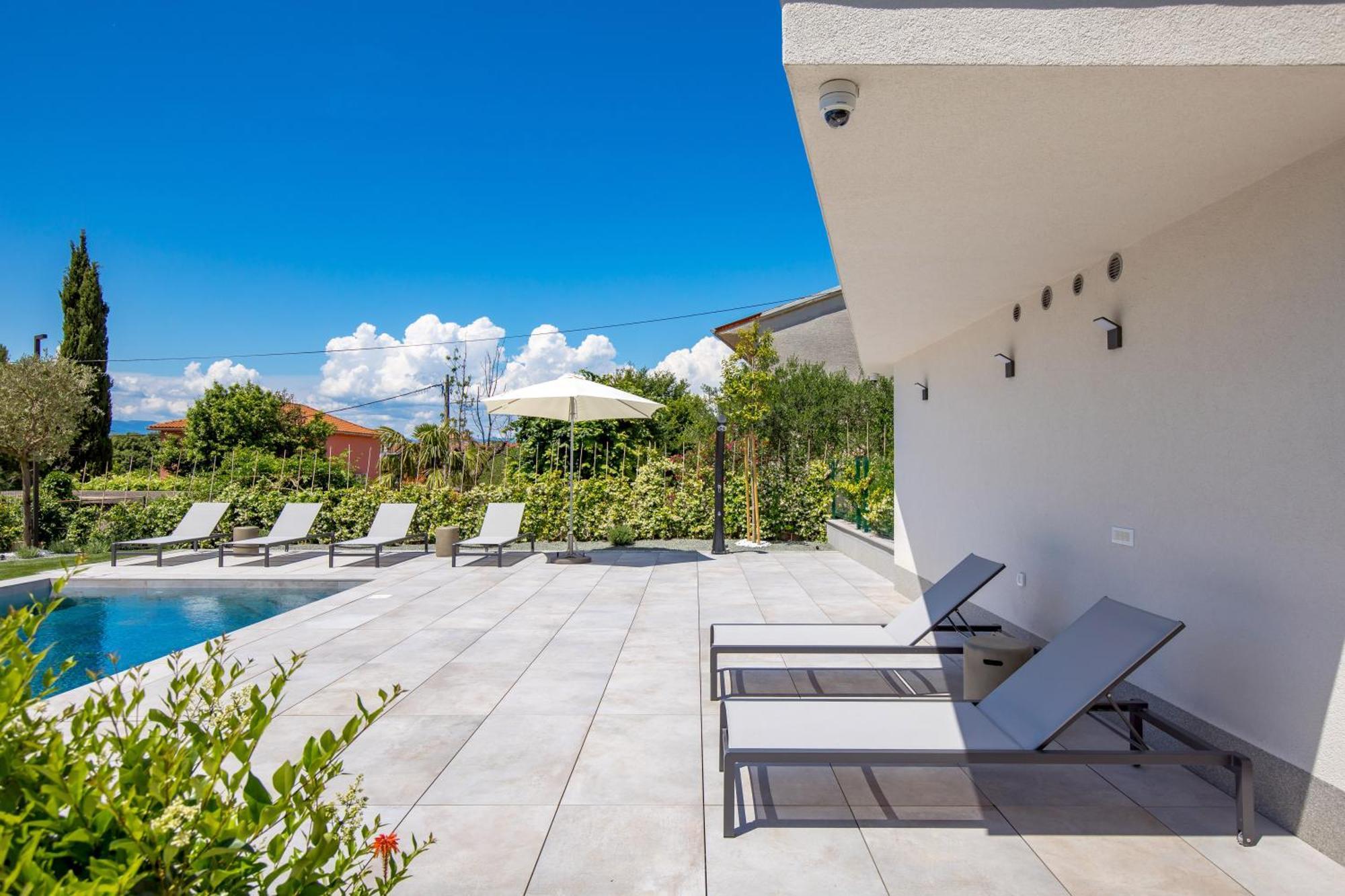 Apartmani Vila Mara M 1 Heated Pool Omišalj Extérieur photo
